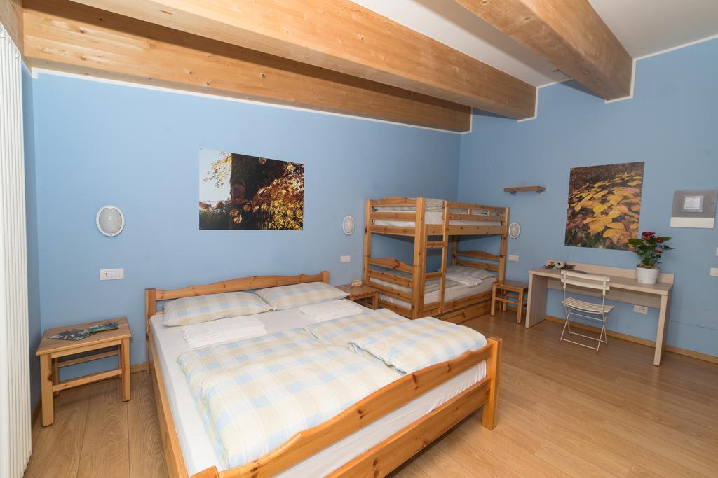 Hostel L'Ost - Ostello Di Grumes Exteriör bild