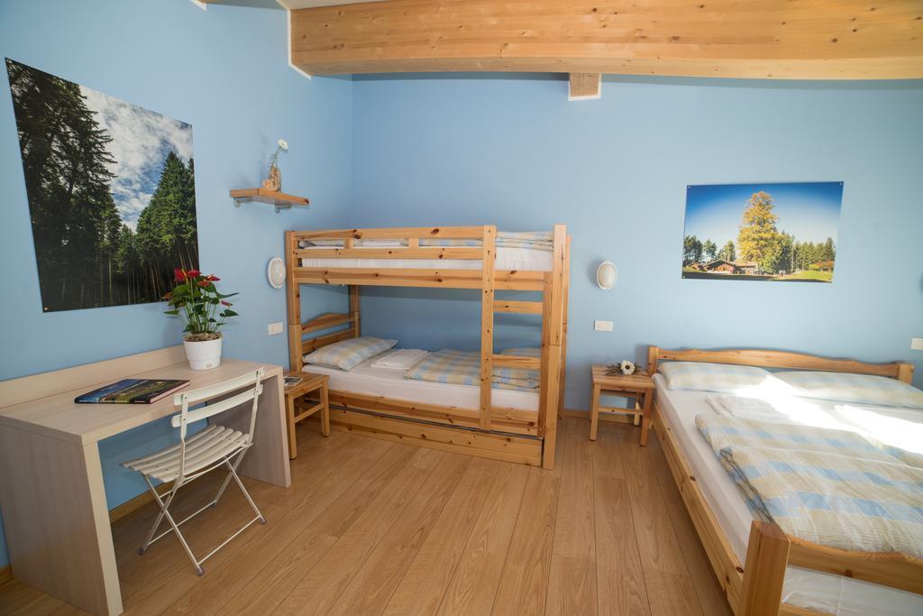 Hostel L'Ost - Ostello Di Grumes Exteriör bild