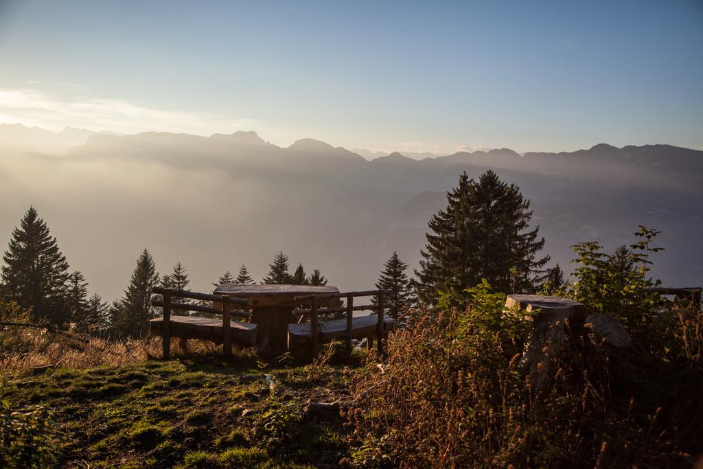 Hostel L'Ost - Ostello Di Grumes Exteriör bild