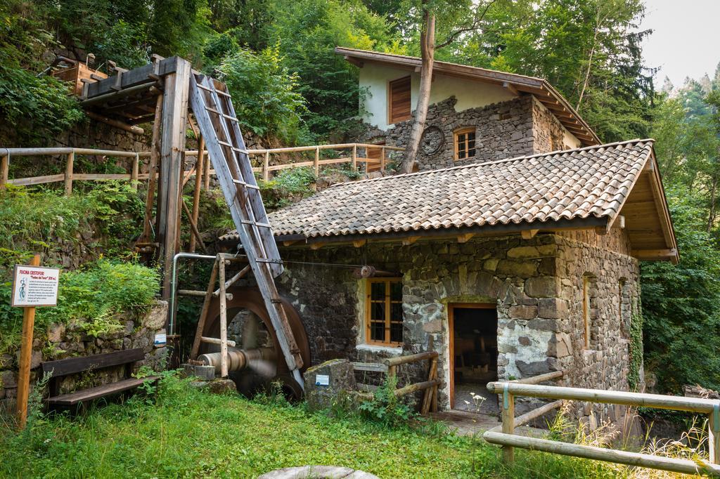 Hostel L'Ost - Ostello Di Grumes Exteriör bild